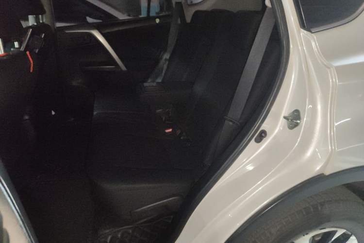 Used Toyota RAV4 2016 2.0L CVT Two-Wheel Drive Comfort Edition China V Standard
