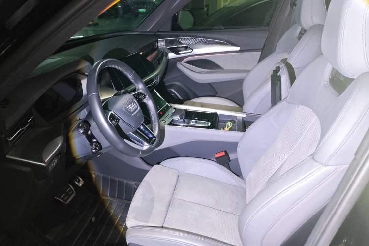 Used Audi Q6 2023 45 TFSI quattro Qiyun Edition Flying Rider Package Left Front Seat