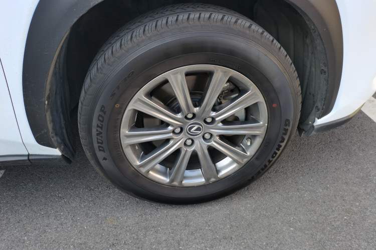 Used Lexus NX 2017 300h Front-Drive FENGSHANG Edition Right Front Wheel Hub