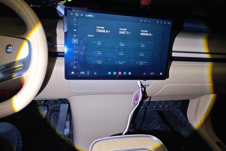 Used EXEED Star Era ET 2025 Extended-Range 265 Pro Two-Wheel Drive High-Speed Driver Assistance Audio And AC Panel