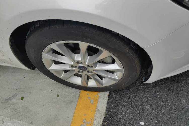 Used Ford Mondeo 2017 Facelifted EcoBoost 180 Fashion Edition Right Front Wheel Hub