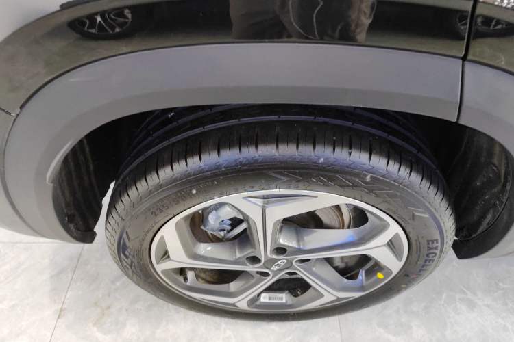 Used Geely Auto Monjaro L 2024 2.0TD DCT EVO Two-Wheel Drive Long-Range Version Right Rear Wheel Hub