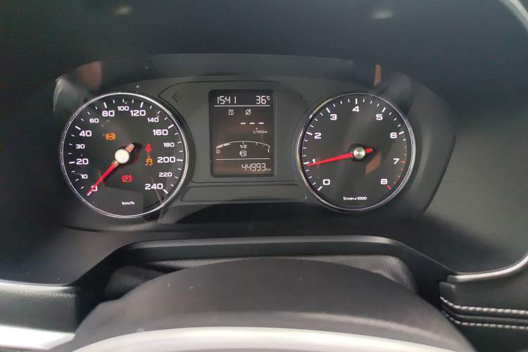 Used Roewe RX5 2018 20T Two-Wheel Drive Manual Internet Smart Edition
