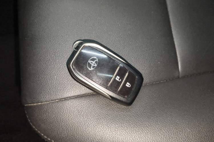 Used Toyota RAV4 2016 2.0L CVT Two-Wheel Drive Comfort Edition China V Standard