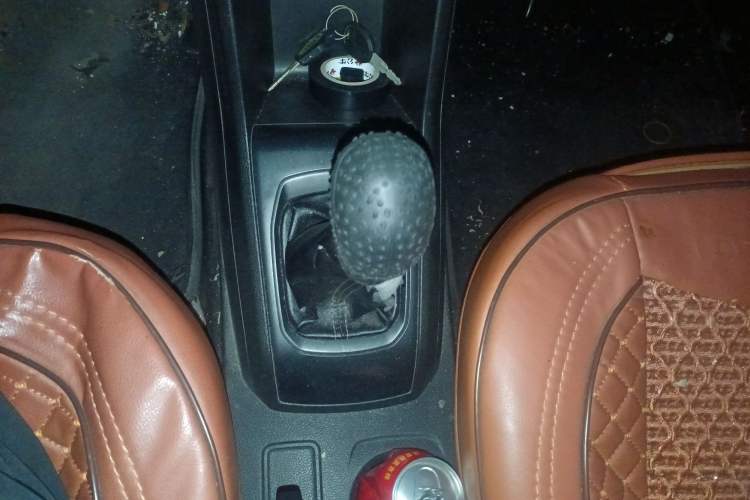 Used Baojun 310 2016 1.2L manual Comfort trim level Gear Lever