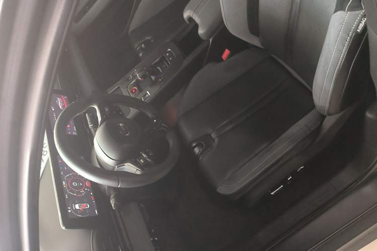 Used GAC Trumpchi EMPOW 2023 400T Automatic R MAX Left Front Seat