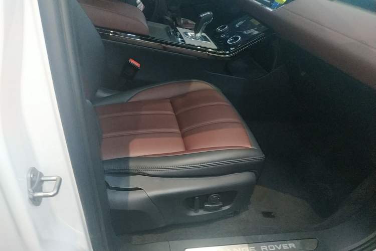 Used Land Rover Range Evoque 2023 Aurora L 249 PS Luxury Edition
