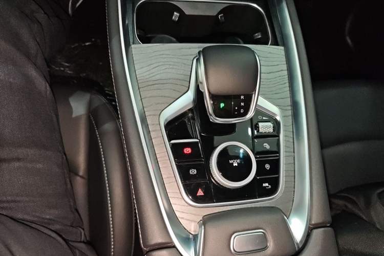 Used Chery Tiggo 8 PRO 2024 Champion Edition 290T Two-Wheel Drive Shining Version 7 Seats
