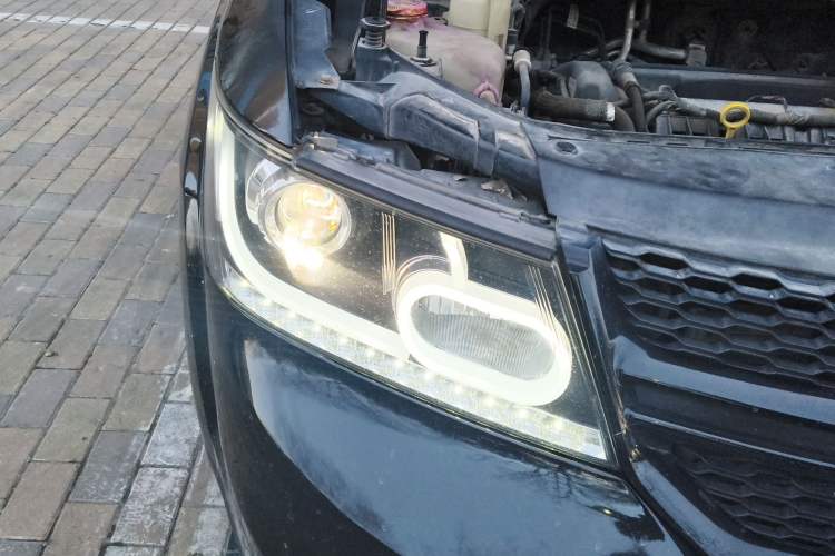 Used Dodge Journey 2016 2.4L Two-Wheel-Drive Touring Edition Right Front Headlight