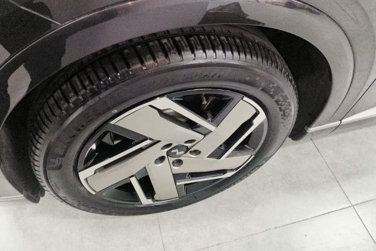 Used ONVO Luxeed L90 2025 Model—Ultra Six-Seater Version Exterior 4