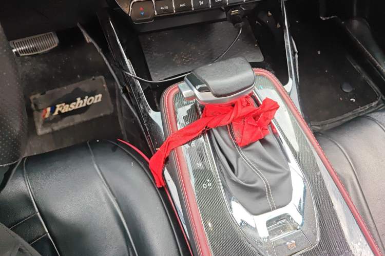 Used CHANGAN OSHAN X5 2021 Revised Version 1.5T DCT Luxury Edition Gear Lever