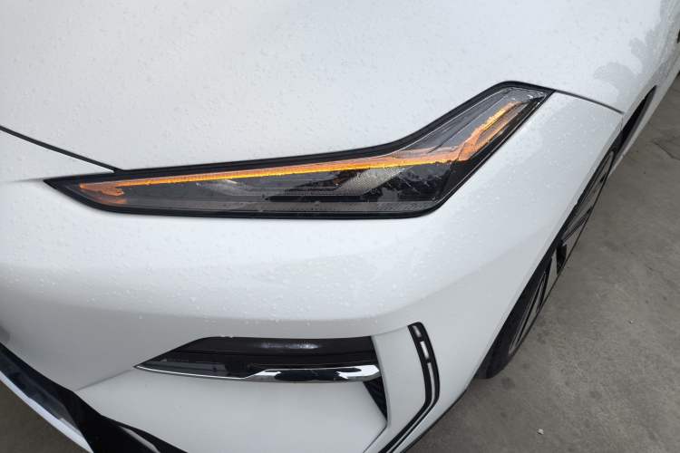 Used Geely Galaxy E8 2024 665 km Range Rear-Drive Starship Long-Range Version
