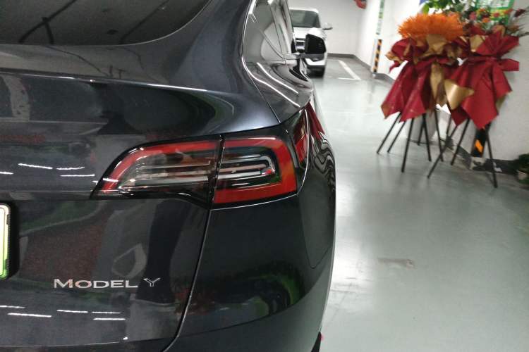 Used Tesla Model Y 2024 Rear-Wheel-Drive Version Right Rear Taillight