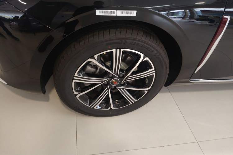 Used Hongqi H5 PHEV 2025 170 Super Hybrid Version Left Front Wheel Hub