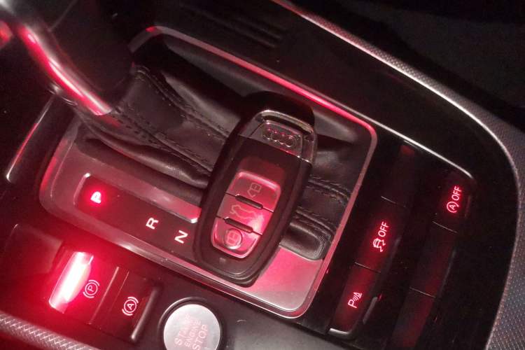 Used Audi A4L 2015 35 TFSI Automatic Standard Model Vehicle Key