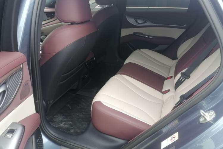 Used BYD Seal 2023 DM-i 1.5T 121km Prestige Model
