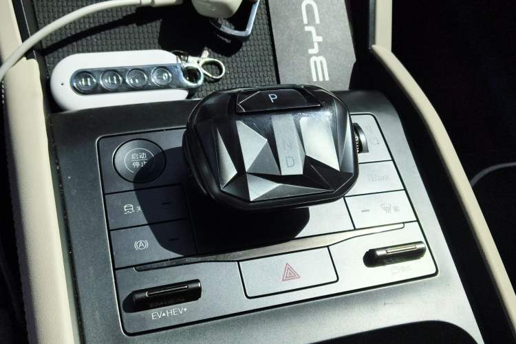 Used BYD Qin L 2024 DM-i 80KM Leading Model Gear Lever