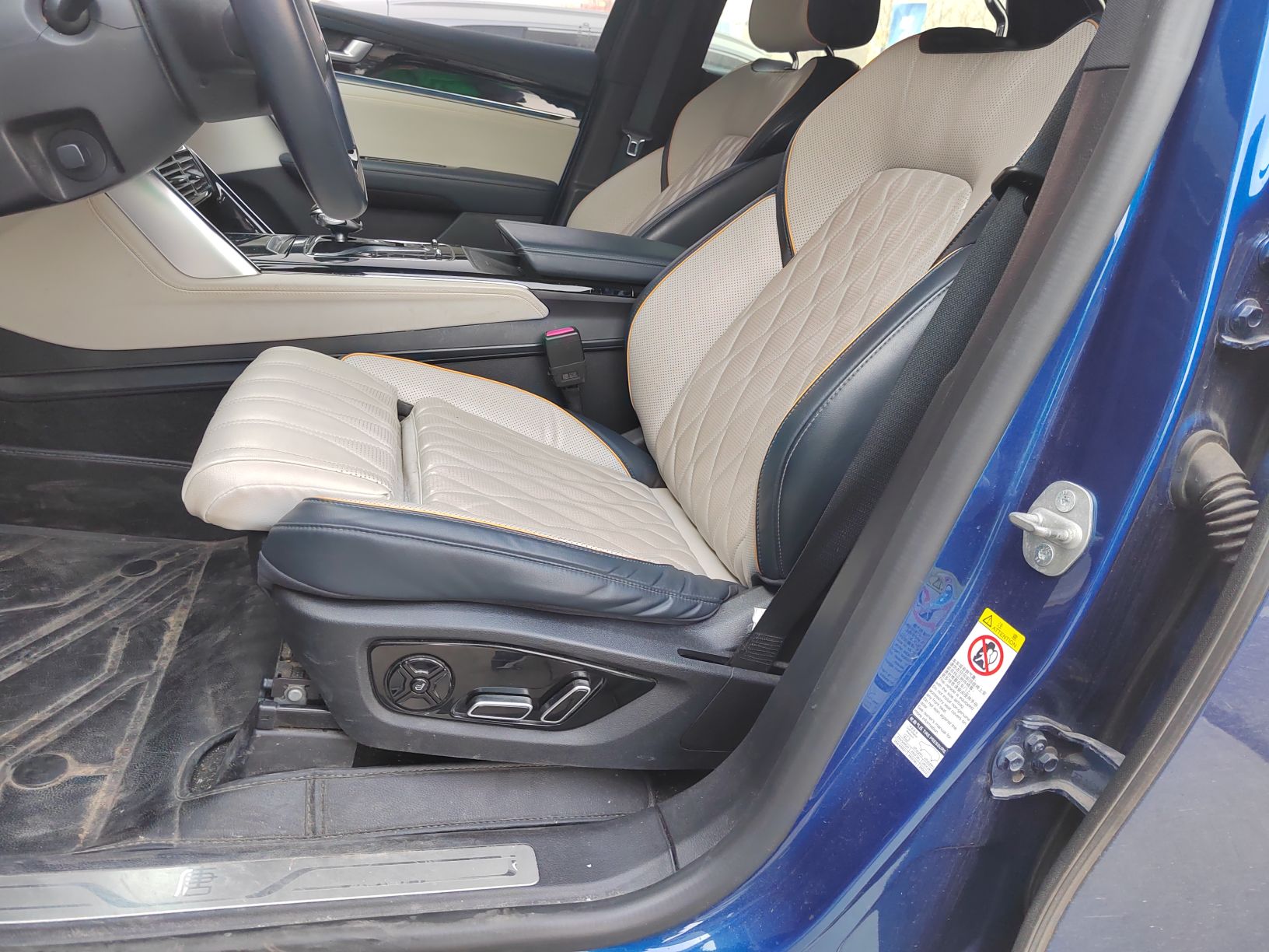 Переднее сиденье в автомобиле