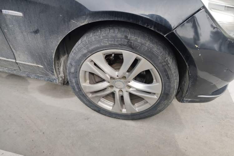 Used Mercedes-Benz E-Class 2010 E 200 CGI Elegant Model Right Front Wheel Hub
