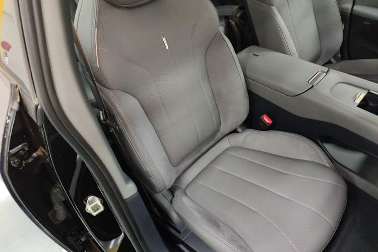 Used Lynk & Co 07 2024 EM-P 126 Long-Range Halo Right Front Seat