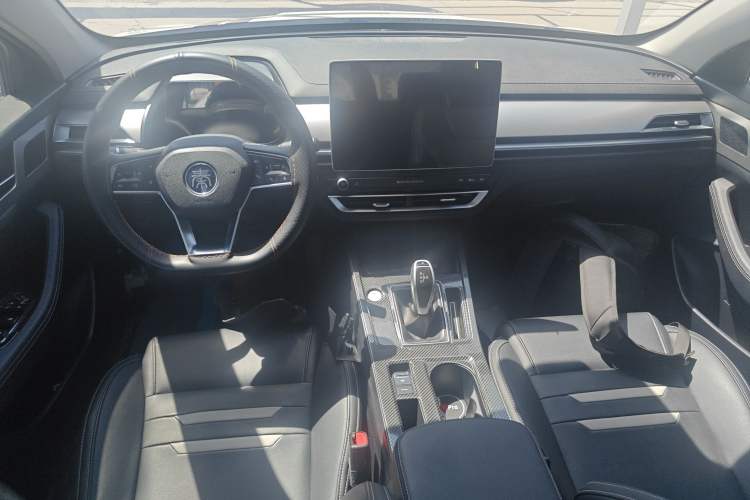 Used BYD Qin Pro 2019 Super Edition 1.5TI Automatic Smart Connect Enjoyment Model China VI Standard Center Console