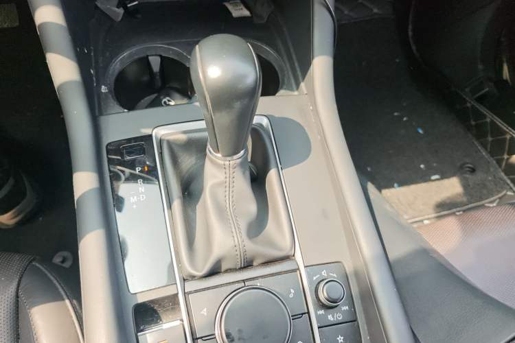 Used Mazda 3 Axela 2020 1.5L Automatic Luxury Version Gear Lever