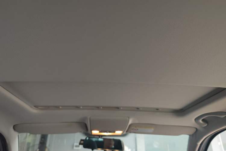 Used Volkswagen Gran Lavida 2015 1.6L Automatic Comfort Edition Headliner