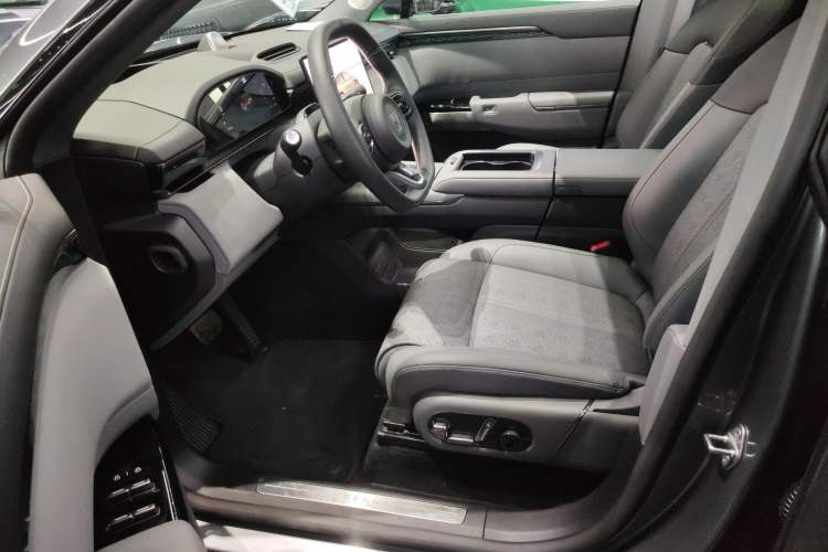 Used Zeekr 7X 2025 100 kWh Long-Range Rear-Wheel Drive with Intelligent Driving Features