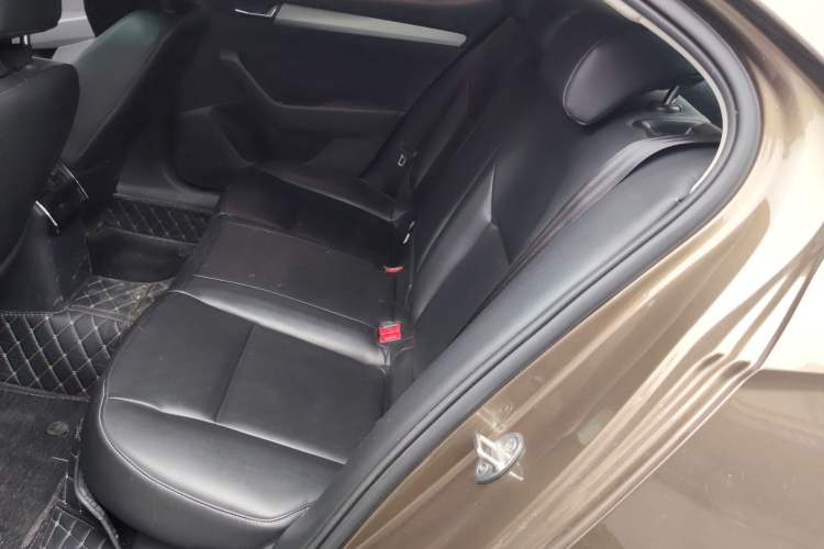 Used Skoda Superb 2016 TSI280 DSG Advanced Edition Interior 4