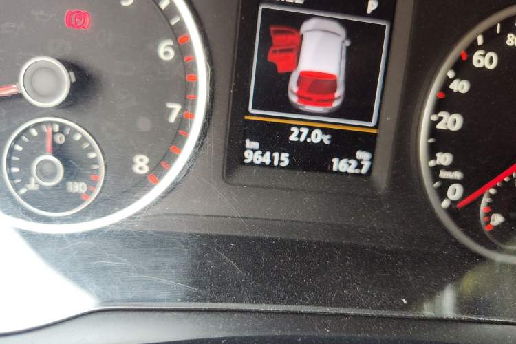 Used Volkswagen Tiguan 2016 300TSI Automatic Two-Wheel Drive Luxury Edition Odometer Close Up