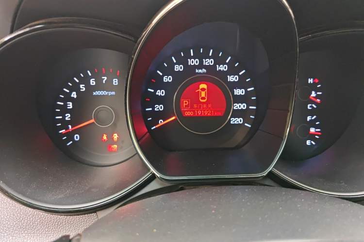 Used Kia K2 2011 Sedan 1.6L Automatic Transmission Premium Odometer Close Up