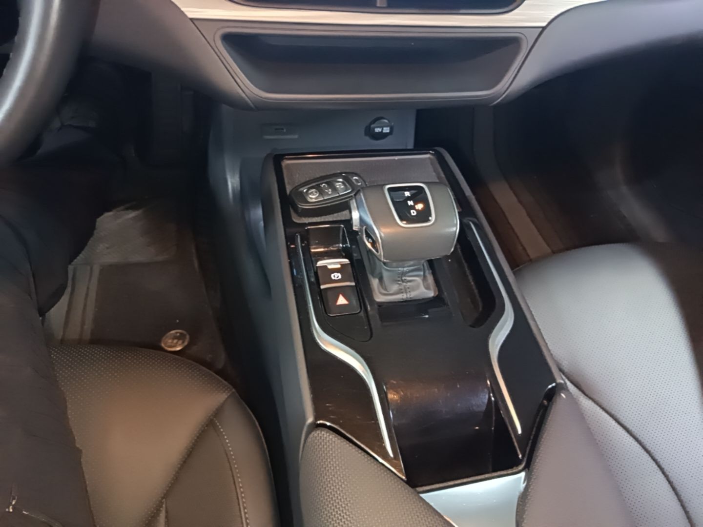 Hongqi E-QM5 2023 620km PLUS — снимка 16
