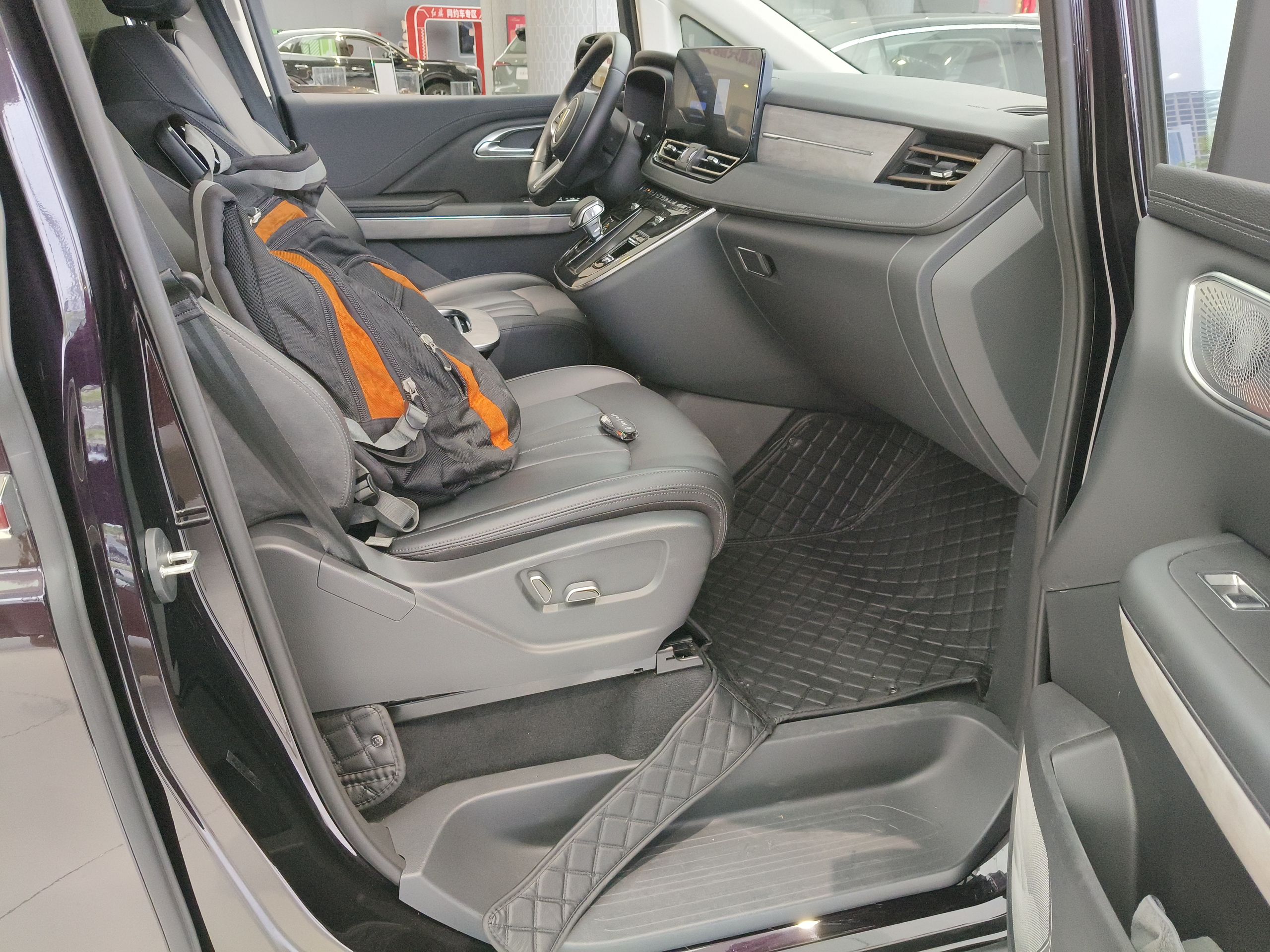Hongqi HQ9 PHEV 2024 2.0T Four-Wheel Drive Business Edition — снимка 19