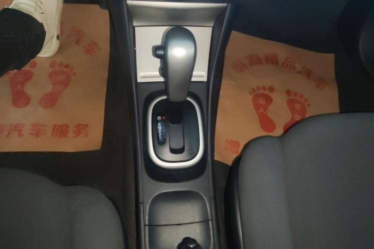 Used Nissan Sylphy 2016 Classic 1.6XE Automatic Leading Edition Gear Lever