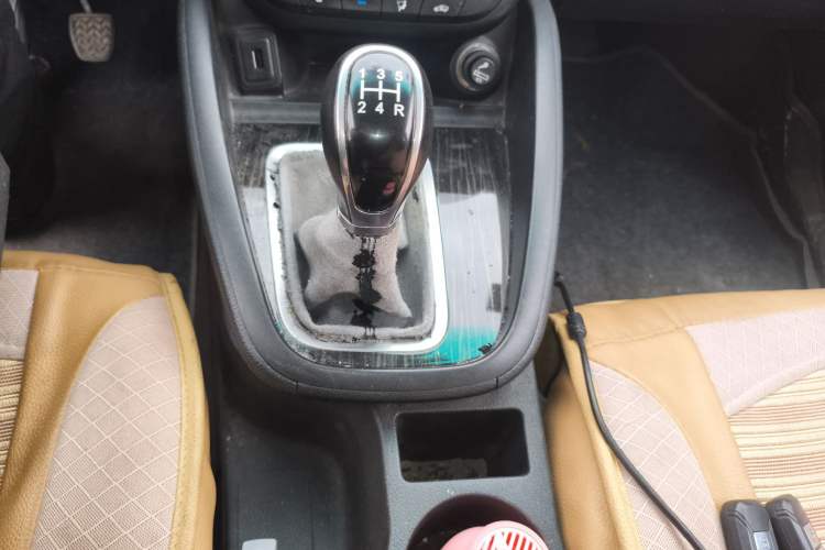 Used SWM X7 2016 1.8L Manual Luxury Edition 7 Seats Gear Lever