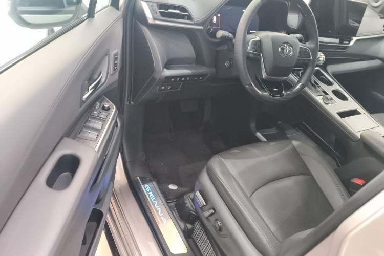 Used Toyota SIENNA 2021 2.5L Hybrid Platinum Edition Driver Seat