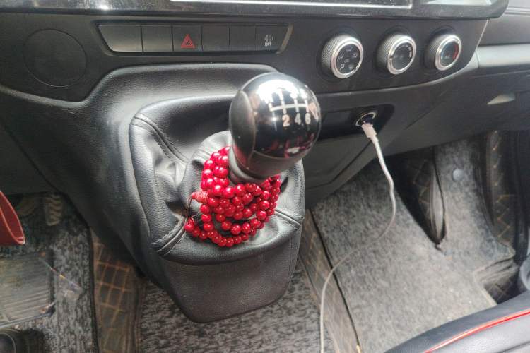 Used JMC Fushun 2023 2.0T Manual Mid-Drive Mid-Roof Commercial Multi-Purpose 7-Seater Passenger Vehicle Gear Lever