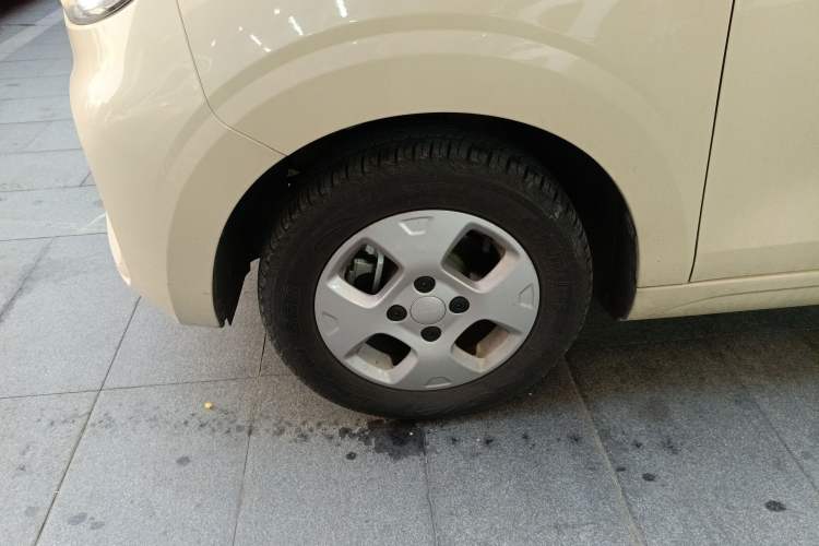 Used Roewe Clever 2021 302 km New Four-Seater Super-Efficient Version
