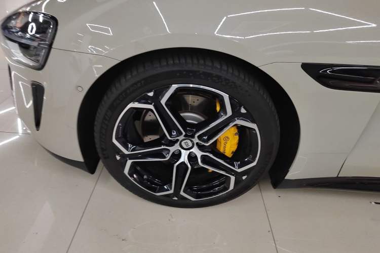 Used Xiaomi Auto SU7 2024 Four-Wheel Drive Ultra-Long Range Advanced Intelligent Driving Max Edition
