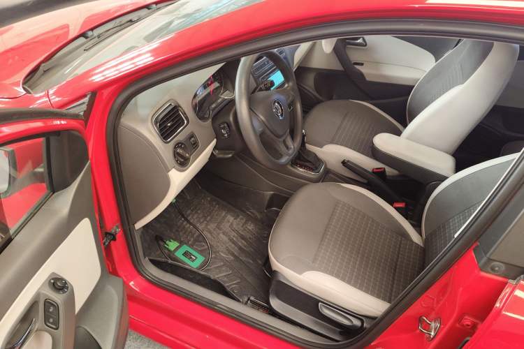 Used Volkswagen Polo 2014 1.6L Automatic Comfort Edition