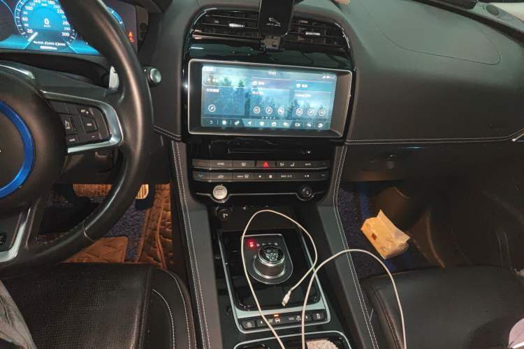 Used Jaguar F-PACE 2018 3.0 SC Four-Wheel Drive R-Sport Sport Edition Audio And AC Panel