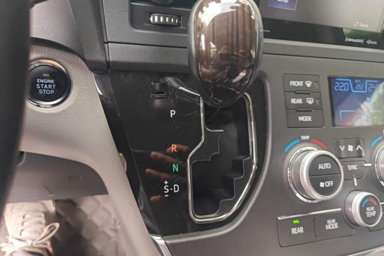 Used Toyota SIENNA 
