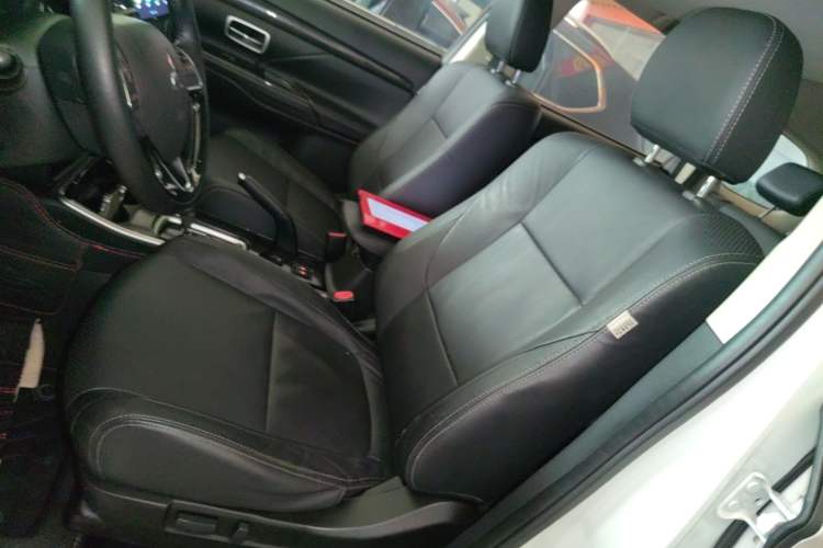 Used Mitsubishi Outlander 2018 2.0L Two-Wheel Drive Glory Edition 5 Seats Left Front Seat