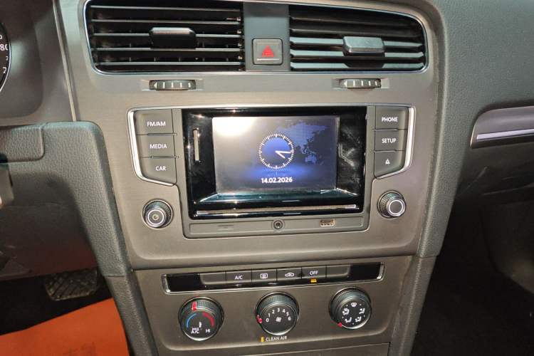 Used Volkswagen Golf 2016 230TSI Automatic Comfort Version Audio And AC Panel