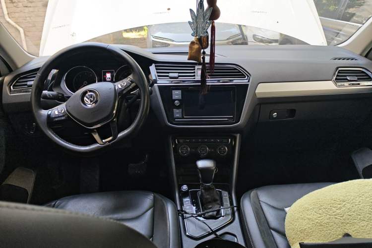 Used Volkswagen Tiguan L 2018 Facelift 330TSI Automatic Two-Wheel Drive Luxury Edition Center Console
