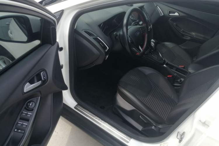Used Ford Focus 2017 Hatchback 1.6L Automatic Fashion Edition Smart Drive Version Driver Seat