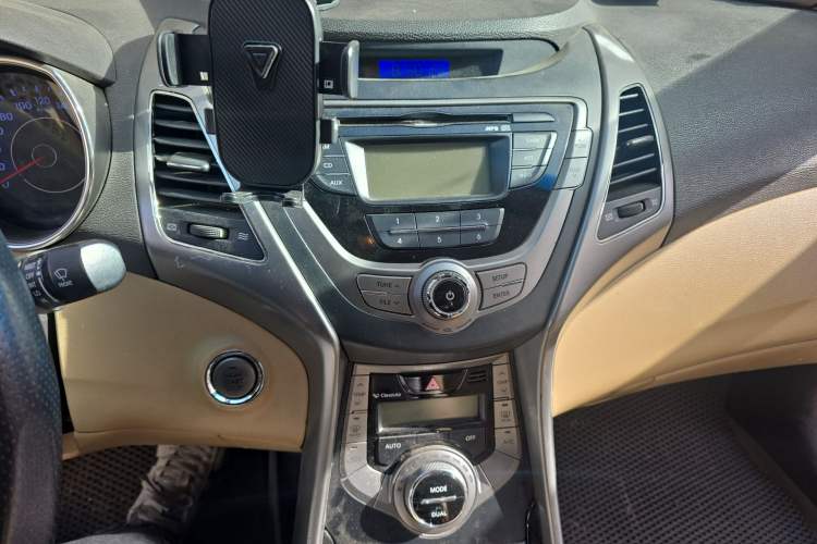 Used Hyundai Elantra (5th Generation / Langdong) 2012 1.6L Automatic Prestige Model Audio And AC Panel