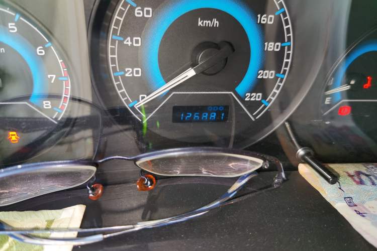 Used Soueast V3 Lingyue 2015 1.5L Manual Happiness Edition Odometer Close Up