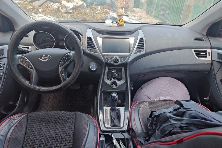 Used Hyundai Elantra (5th Generation / Langdong) 2016 1.6L Automatic Prestige Model Center Console