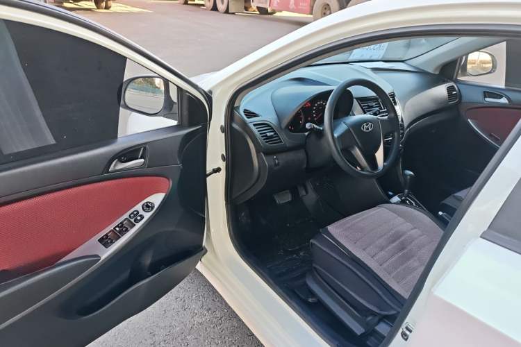 Used Hyundai Verna Ray 2014 1.4L Automatic GLX